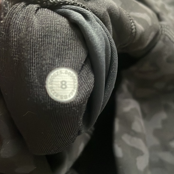 Lululemon Wunder train 23 inch, size 8 - Picture 4 of 4